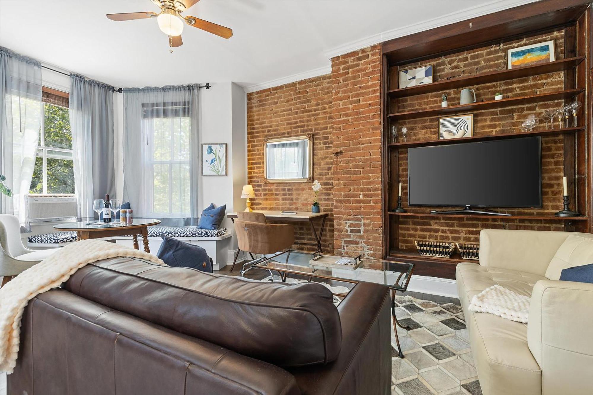 Beautiful 1-Br Flat Nestled Between Dupont & Logan Apartment Washington Bagian luar foto