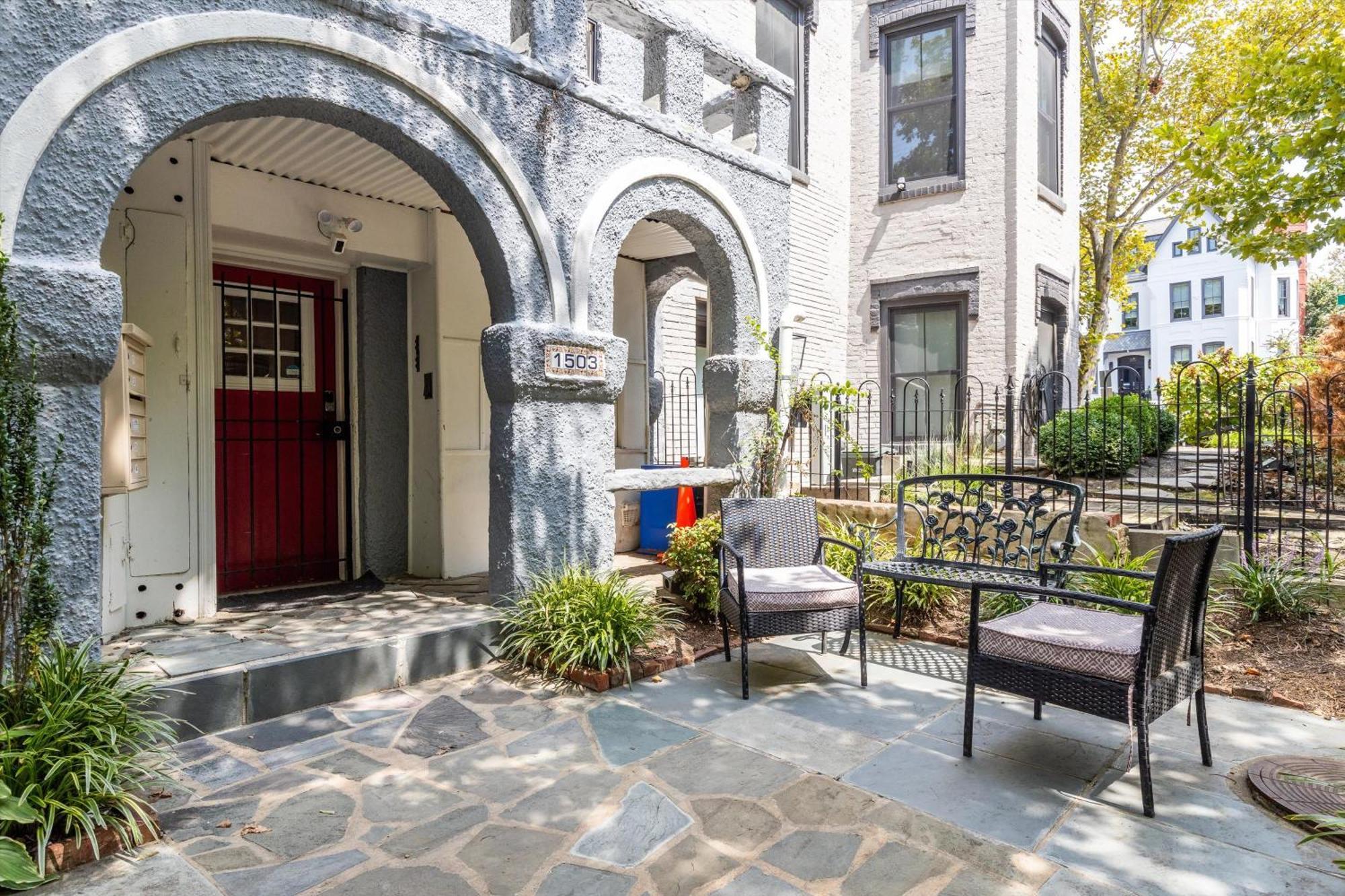 Beautiful 1-Br Flat Nestled Between Dupont & Logan Apartment Washington Bagian luar foto