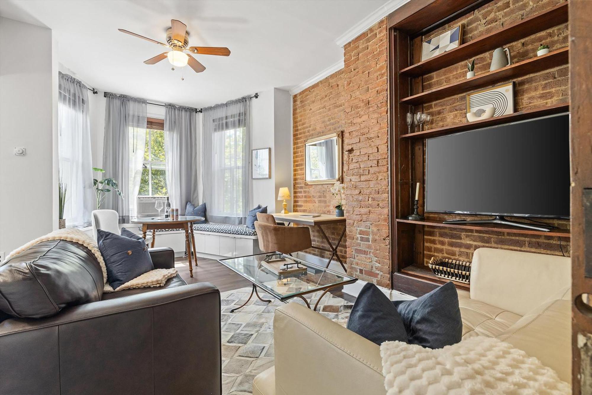 Beautiful 1-Br Flat Nestled Between Dupont & Logan Apartment Washington Bagian luar foto